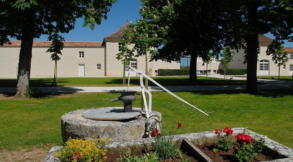 Hotel Le Logis du Péré Saint-Coutant-le-Grand Exterior foto