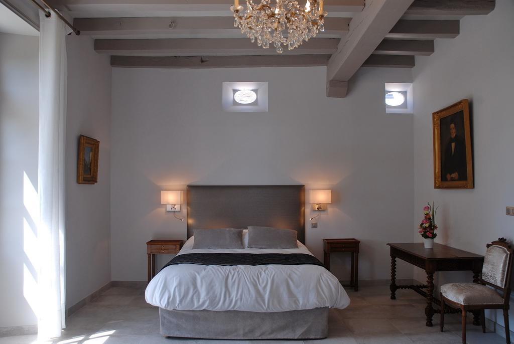 Hotel Le Logis du Péré Saint-Coutant-le-Grand Habitación foto
